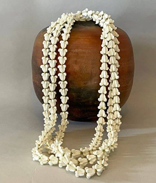 Crown flower lei